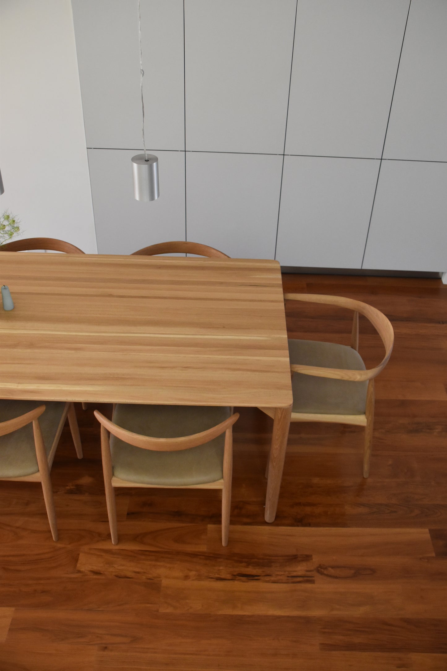 Lorne table