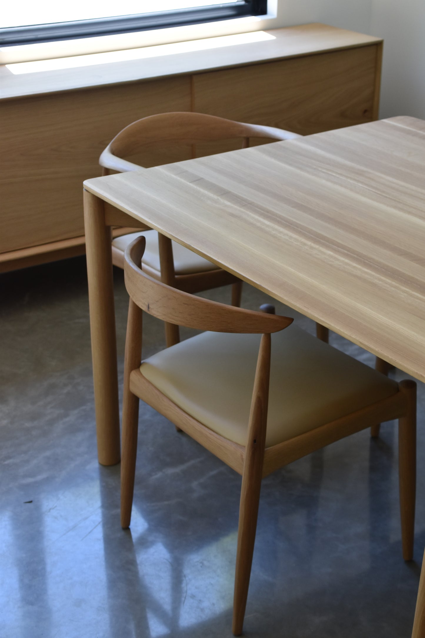 Lorne table