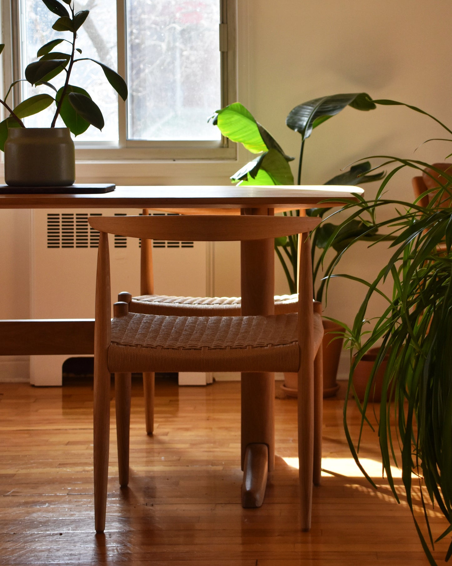 Lorne chair (paper cord)