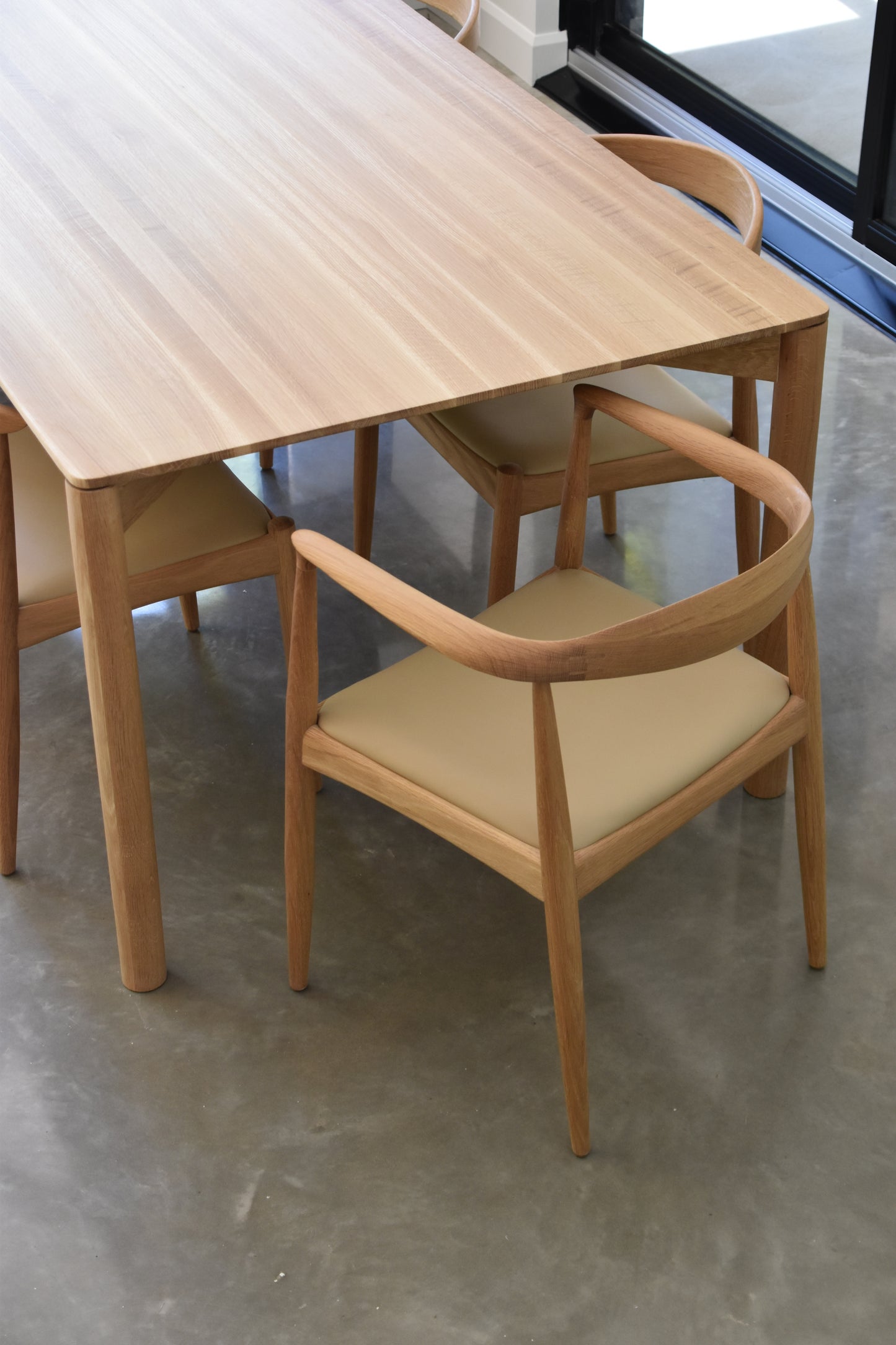 Lorne table