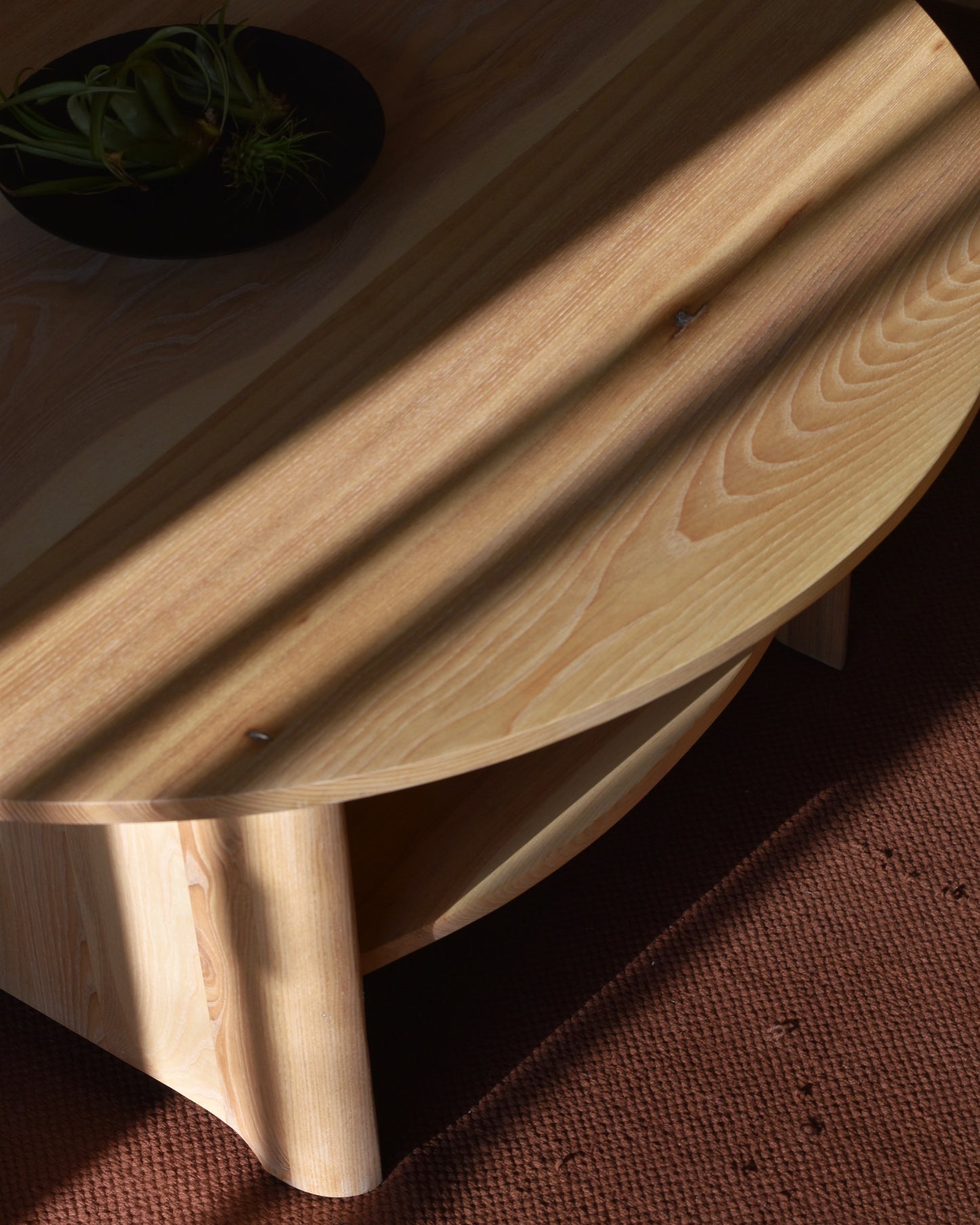 /calla/ low table