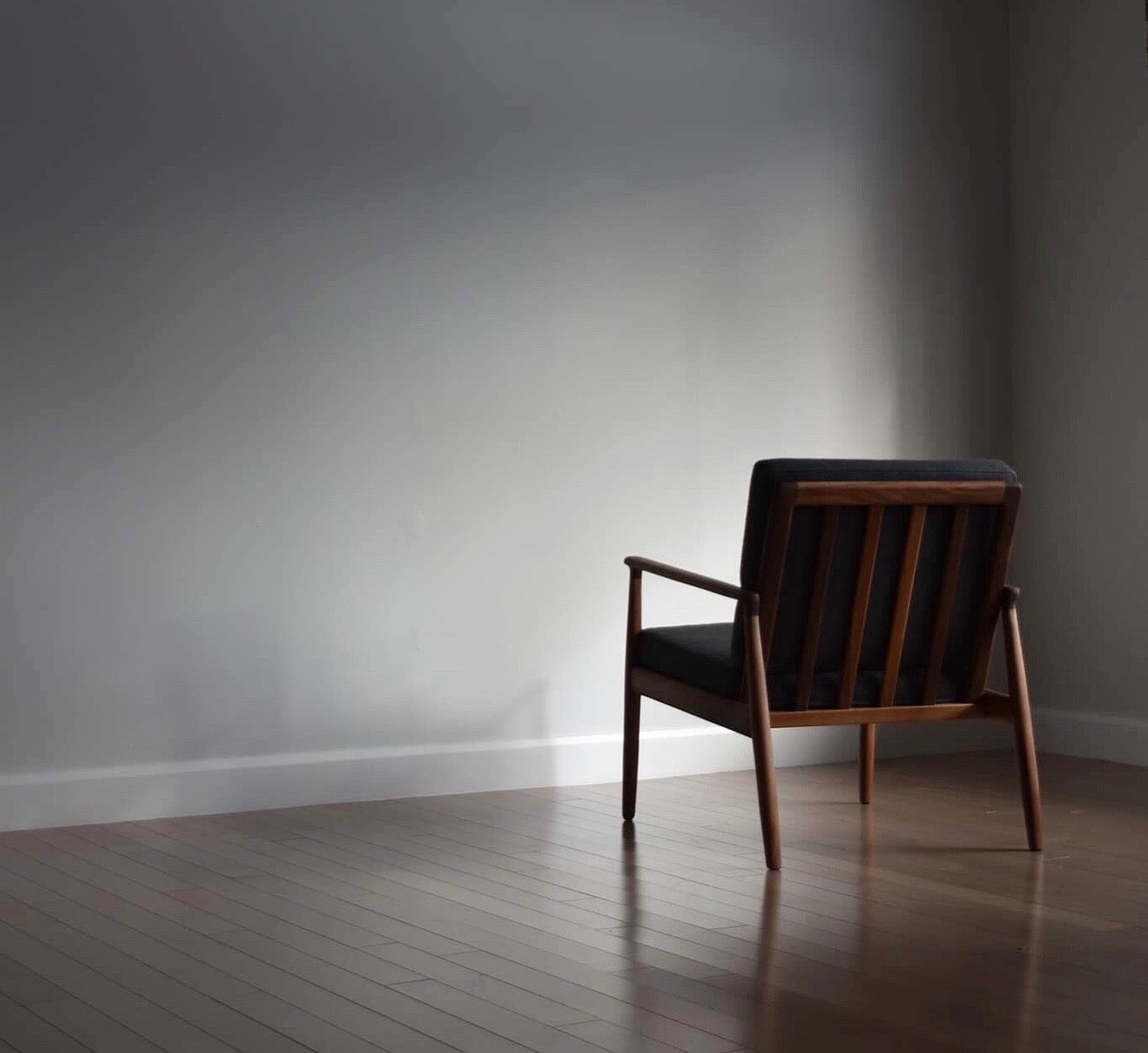 /hend/ lounge chair