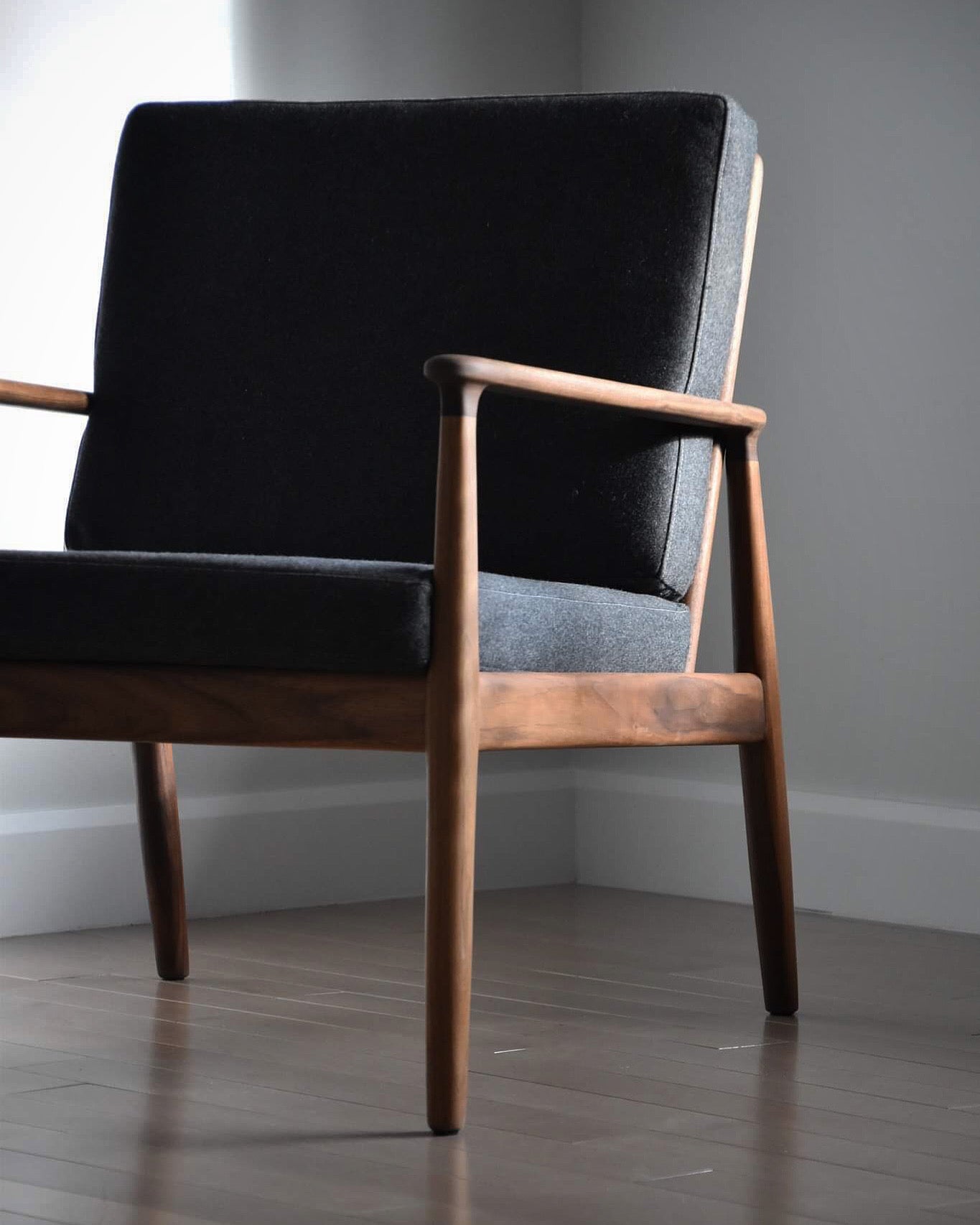 /hend/ lounge chair