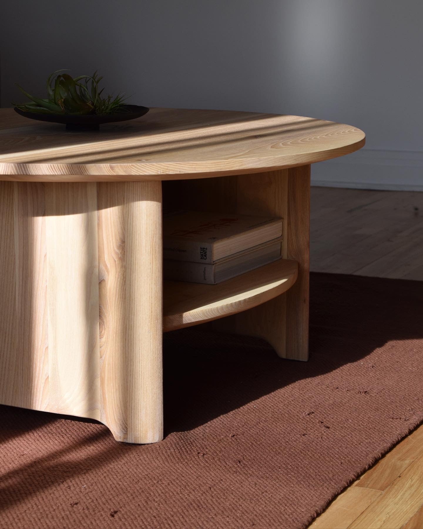 /calla/ low table