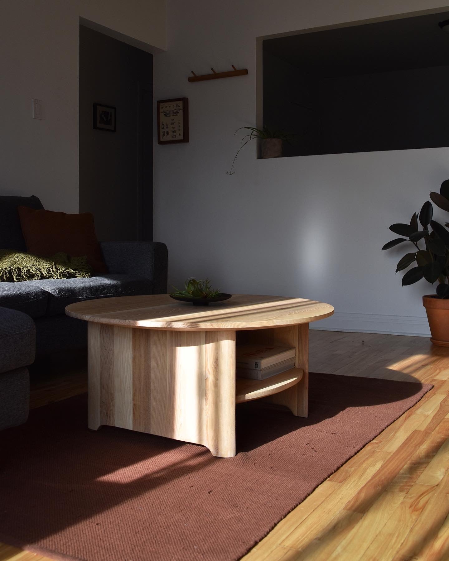 /calla/ low table
